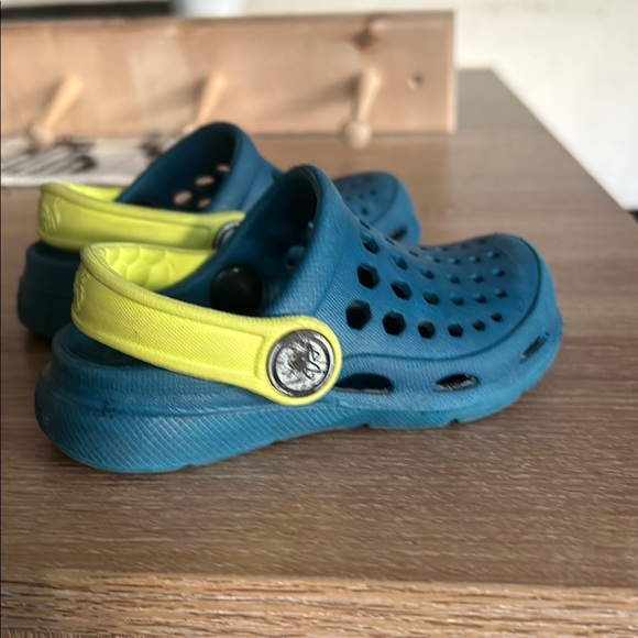 joybees Other - Joybees Kids Blue and Yellow Clogs crocs summer water shoes rubber 5 c